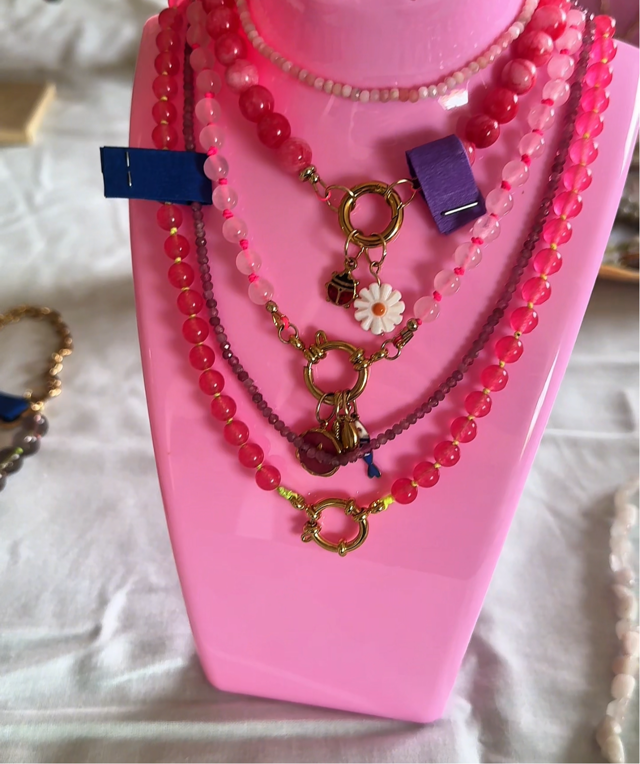 Neon Pink Jade Edelsteinkette