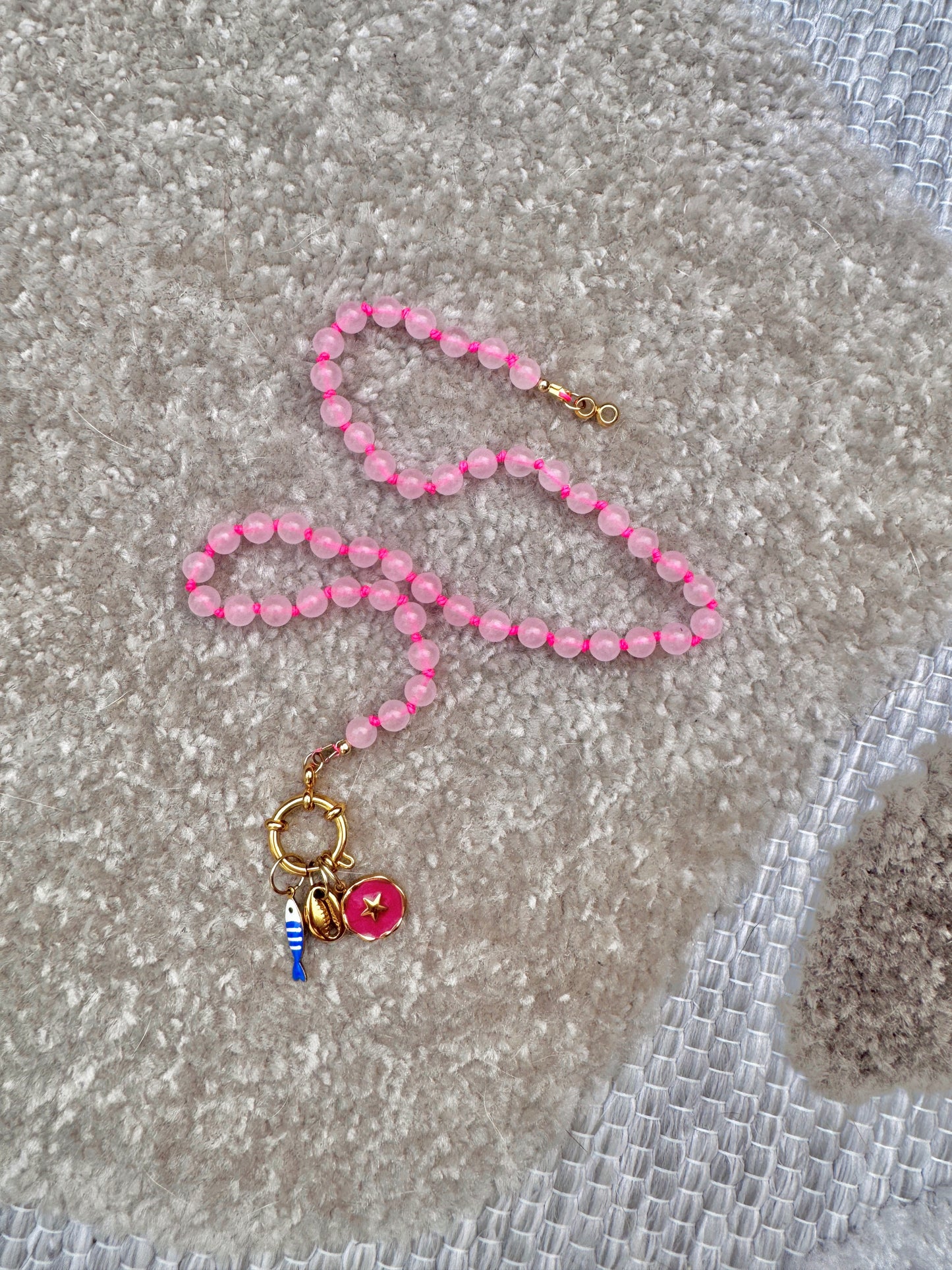 Neon Pink Jade Edelsteinkette