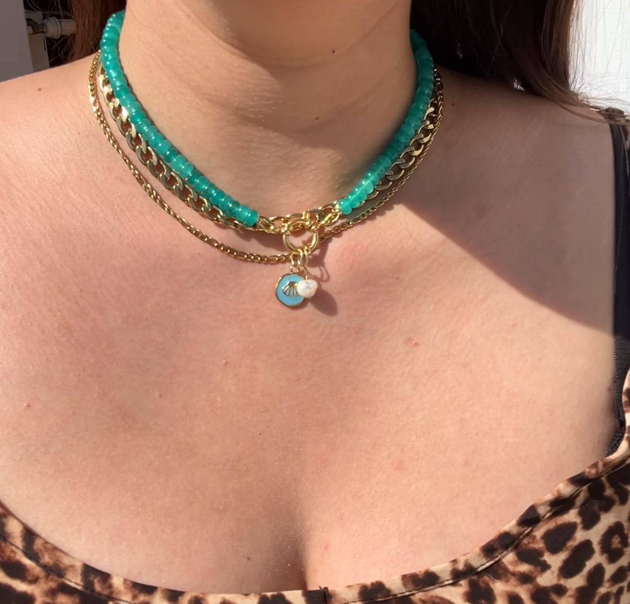 Neon-blaue Jade Edelsteinkette